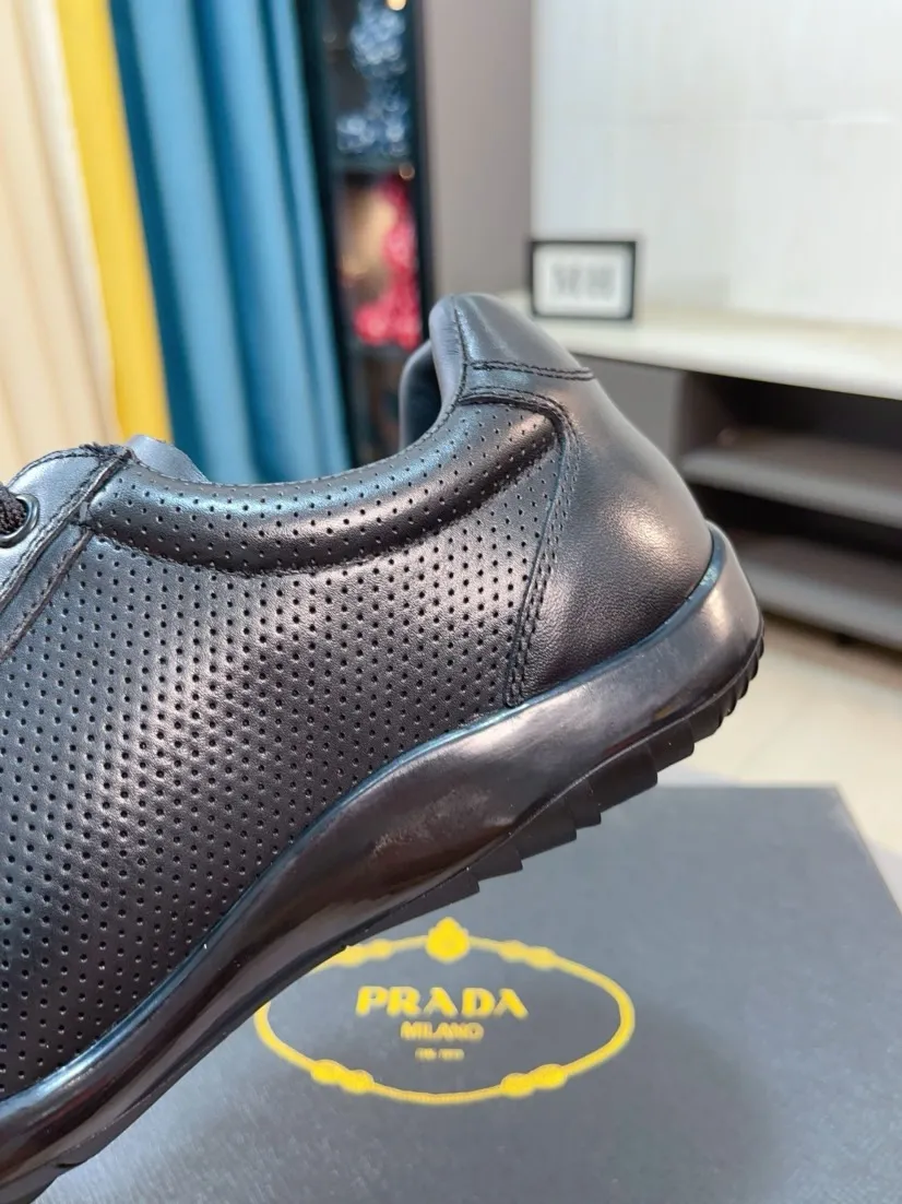 Men's shoes 💰560🌹🌹 High-quality new men's shoes 💰prada (Prada) counters are on the market at the same time. The new men's shoes and 😘fabrics are selected from imported mesh and glue-spraying technology. Imported cowhide lining. 👍🏿High-end☄️Open-molded non-slip rubber outsole, exquisite lines, simple and elegant, comfortable and high-end for leisure travel. Code number: 38 to 44